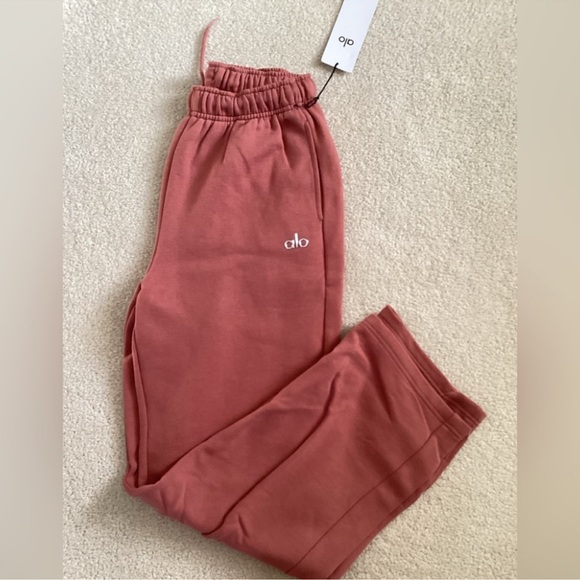 ALO Accolade Straight leg sweatpants - Picture 2 of 5